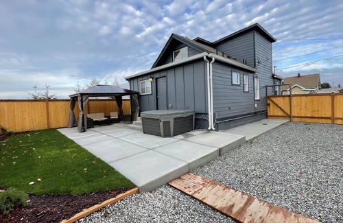 South Tacoma House | Historic 1910 Tacoma Home Stunning City Views Full Remodel Jacuzzi and Sauna