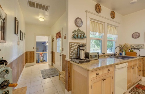 Grants Pass House | Historic 1912 Home with Park & Pickleball Across near DT Grants Pass
