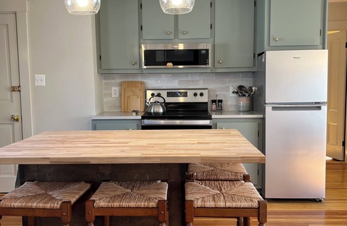Biddeford Apartment | Historic 2-bedroom apartment with WiFi, AC in Downtown Biddeford