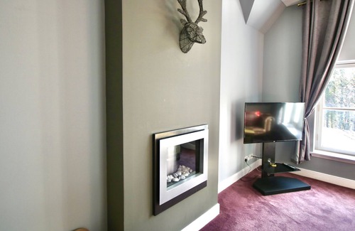 Elgin Apartment | Historic 2Bed&2Bath Apartment-Free Parking & WiFi