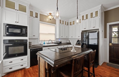 Sumrall House | Historic 3-bedroom Farmhouse in Sumrall