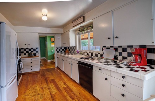 City Center Medford House | Historic 3-bedroom house centrally located in Old East Medford