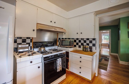 City Center Medford House | Historic 3-bedroom house centrally located in Old East Medford