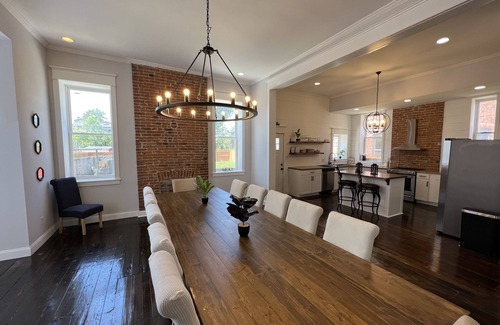 St. Louis House | Historic 3 Story Home - Sleeps 20!