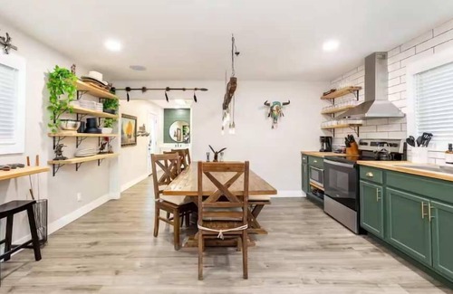 Valle House | Historic 4-Bedroom Retreat Near Grand Canyon