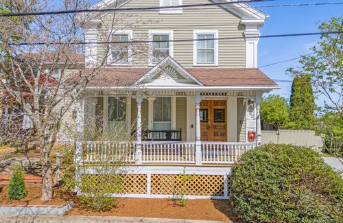 Mystic House | Historic 4BR 3BA Victorian – Steps to Downtown Mystic & Seaport