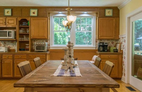 Hendersonville House | Historic 4BR Colonial w/Pool Table + Fire Pit