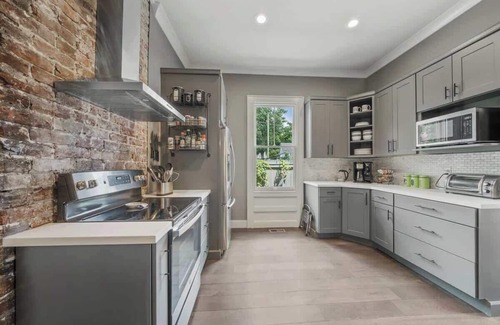 Knoxville House | Historic 4th and Gill Charmer (Mid-Term Available)
