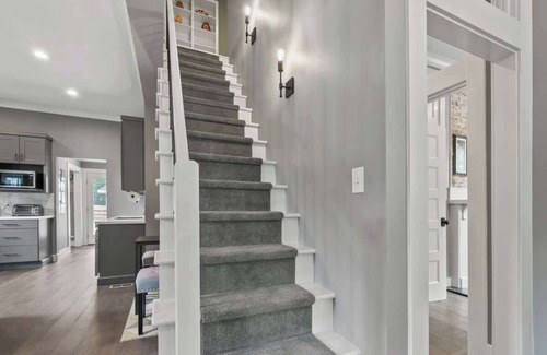 Knoxville House | Historic 4th and Gill Charmer (Mid-Term Available)