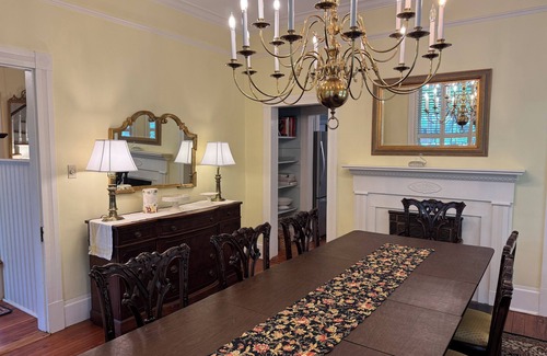 St. Marys House | Historic 5 Bedroom Home, Walk To Cumberland Island Ferry