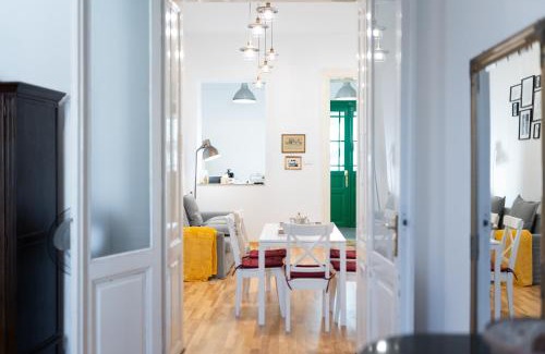 Cluj-Napoca City Centre Apartment | Historic 5 star apartment in the main plaza
