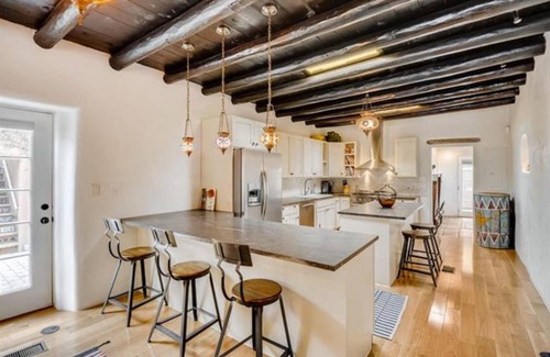 Northeast Santa Fe House | Historic adobe Downtown Compound for Large Groups, Walk to Plaza