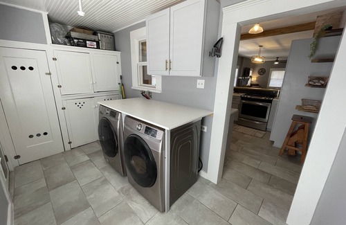 Alta Vista House | Historic Alta Vista Home-2bd 2ba + Office