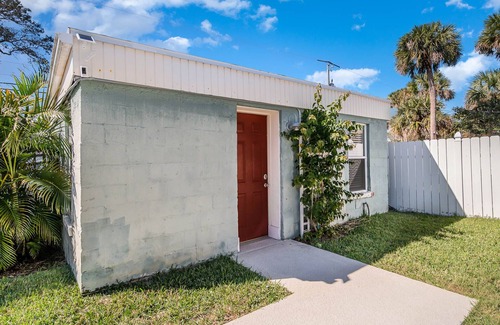 Tropic Apartment | Historic Arts District Studio