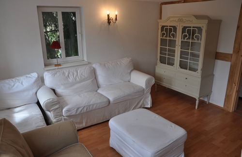 Loschwitz Apartment | Historic: At the foot of the Elbe slope, not far from the Blue Wonder, directly on the Elbe Cycle Path.