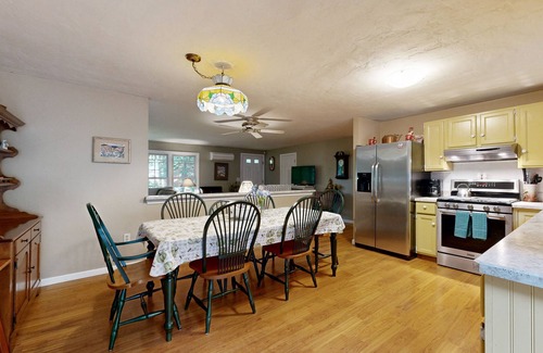 Barnstable House | Historic Barnstable Village Home w/Private Yard - Near Beach