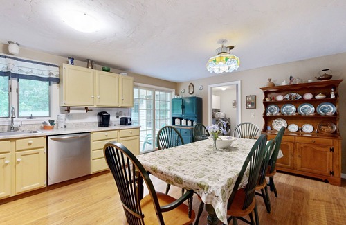Barnstable House | Historic Barnstable Village Home w/Private Yard - Near Beach