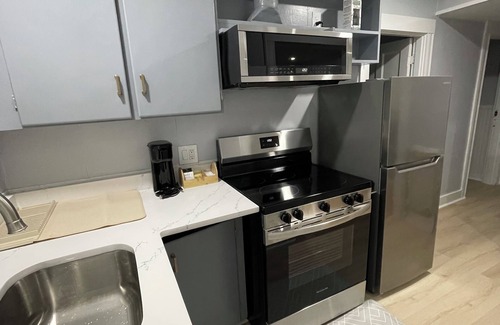 Haverhill Apartment | Historic Bly House Stay - 2BR Apt Near Haverhill