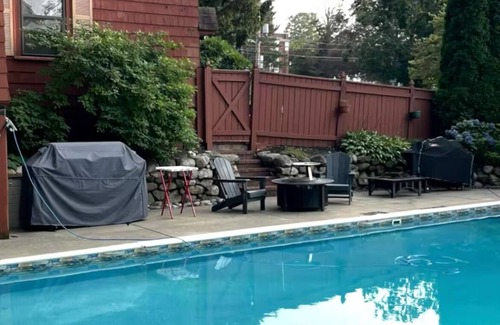 Haverhill Apartment | Historic Bly House Stay - 2BR Apt Near Haverhill