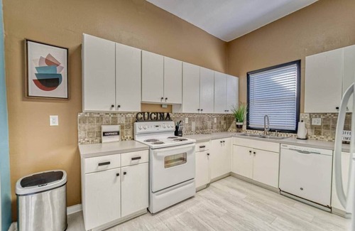 Ybor City House | Historic Bungalow & In-law Suite | Clean & Comfy