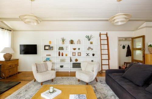 Fleischmanns House | Historic Catskills Farmhouse Cottage by Belleayre