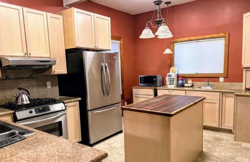 Fortuna House | Historic Charm- 4 bedroom house in wonderful Fortuna with hot tub