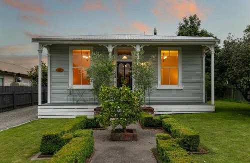 Greytown House | Historic Charm in Greytown - Cosy Kowhai Cottage