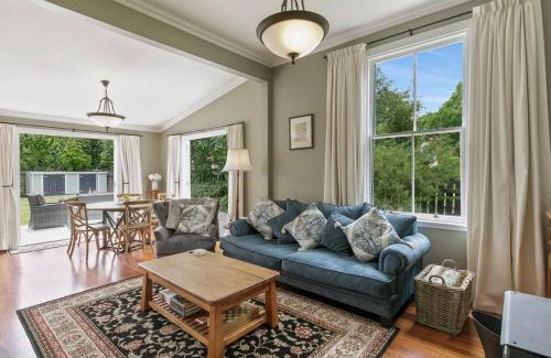 Greytown House | Historic Charm in Greytown - Cosy Kowhai Cottage
