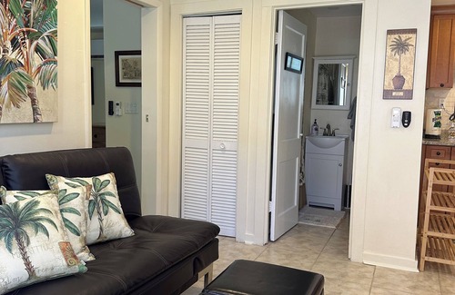 Poiciana Park II Cottage | Historic charm meets modern comfort—your cozy stay for work or play.