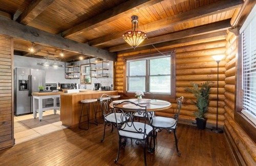 Clarksville Cabin | Historic Charm & Modern Luxury- The Campbell Cabin