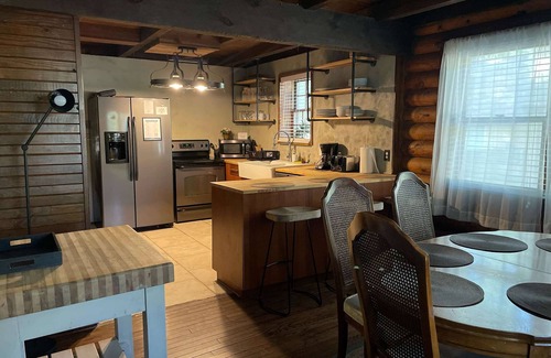 Clarksville Cabin | Historic Charm & Modern Luxury- The Campbell Cabin