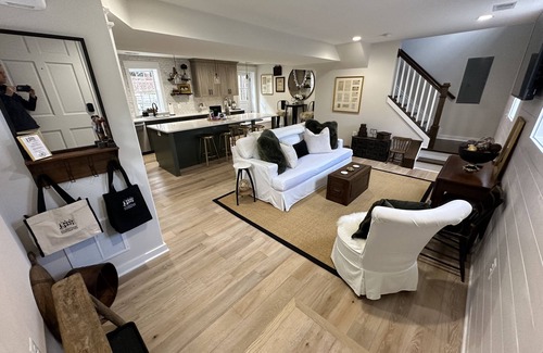 Southwest House | Historic Charm with modern luxury- Renovated 1790s home 1 block from Potomac!