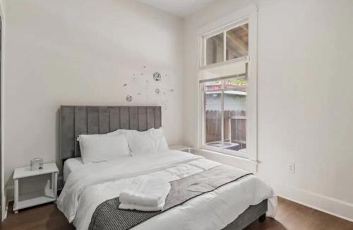 Herron Morton House | Historic Charming 2Story 10BR House - Sleep 20