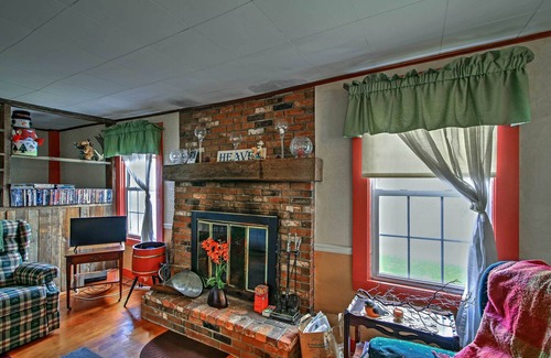 Chester House | Historic Chester House 10-30 Mins to 5 Mountains!