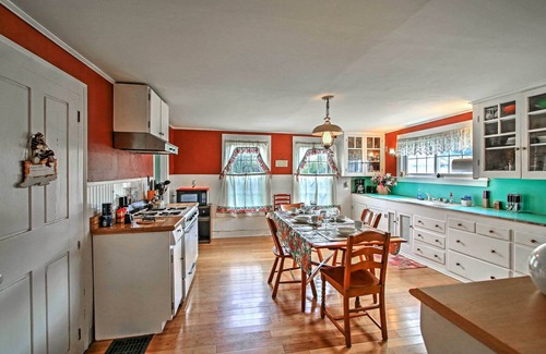 Chester House | Historic Chester House 10-30 Mins to 5 Mountains!