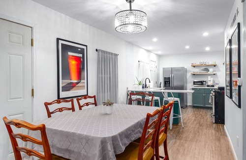 Buffalo Apartment | Historic Clean Place Minutes to Anywhere in City