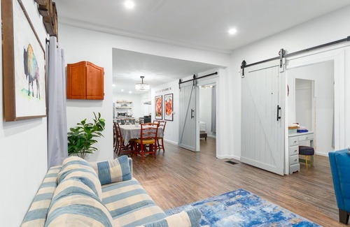 Buffalo Apartment | Historic Clean Place Minutes to Anywhere in City