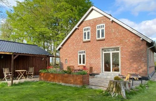 Branderup J House | Historic Cottage By The Lake In South Jutland