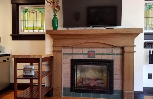 Grove Park- Sunset Cottage | Historic Cottage - Near Grove Park Inn - Private Garden and Covered Swing