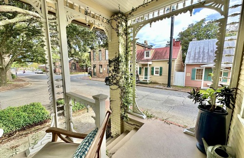 Historic District - North House | Historic Cottage on Greene Square – Walk to River Street, Downtown Savannah,SCAD