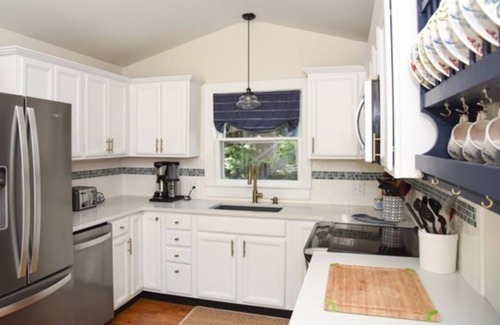 Village Green House | Historic cottage on tree lined Washington Street - Pet Friendly! Fenced yard