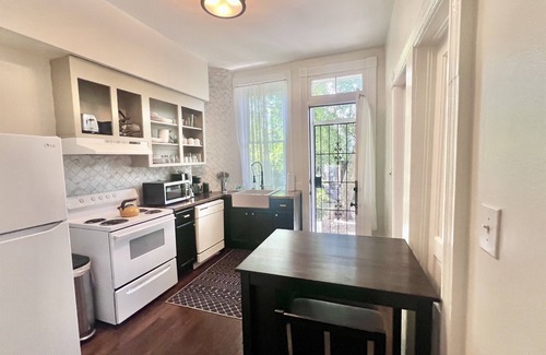 Savannah Victorian District Apartment | Historic Courtyard in Forsyth Park, Savannah, Ga.