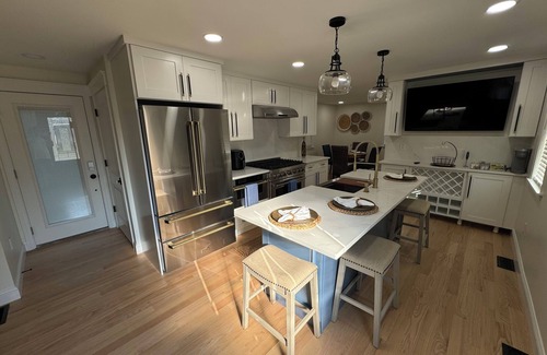Edgewood House | Historic Cozy 3-bedroom house beautiful Cranston RI, Cent Air/Heat, WIFI, 4K TVs