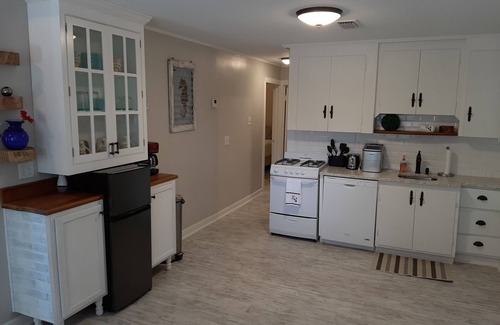 Mount Dora House | Historic "Cozy Bungalow" in the heart of Mt. Dora! Pet Friendly.
