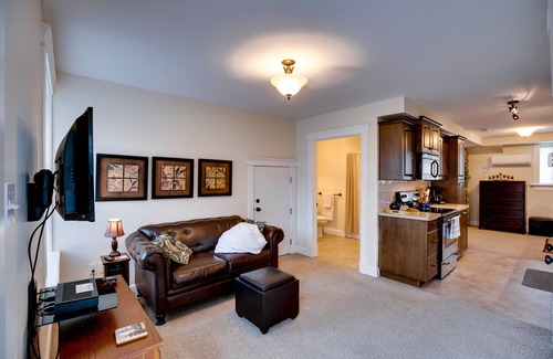 South Lethbridge Apartment | Historic cozy suite