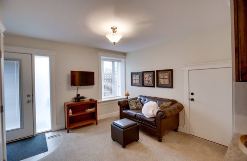 South Lethbridge Apartment | Historic cozy suite