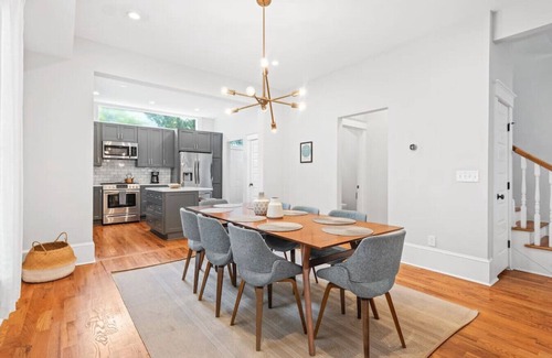 Oakland House | Historic Craftsman Walking Distance Best of ATL