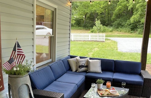 Clyde House | Historic Creekside Cottage