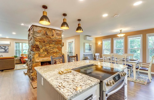 Dahlonega House | Historic Dahlonega Home w/Hot Tub & Porch!