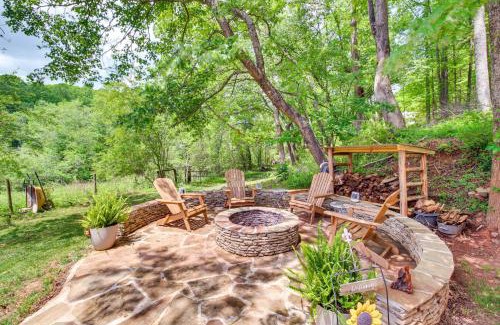 Dahlonega House | Historic Dahlonega Home with Hot Tub and Porch!